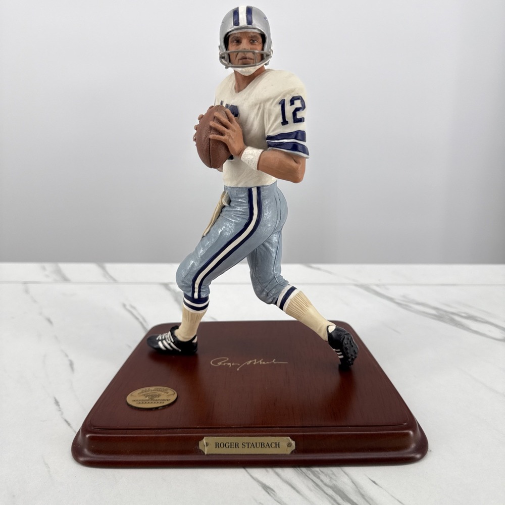 DANBURY MINT ~ ROGER STAUBACH ~ DALLAS COWBOYS NFL FOOTBALL FIGURINE STATUE